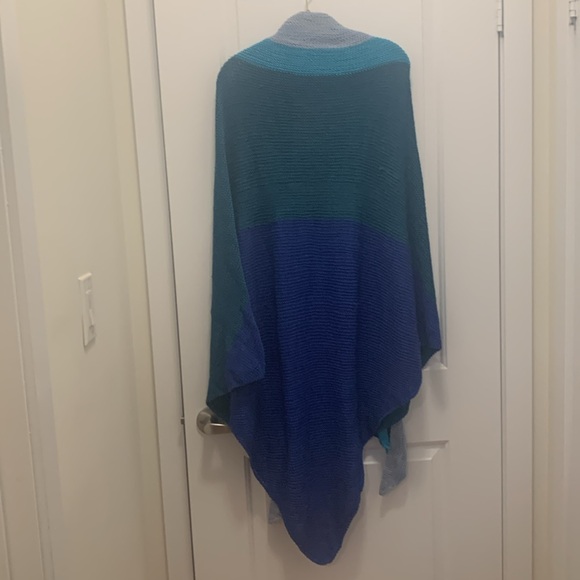 Vintage Knitted shawl - Picture 2 of 4